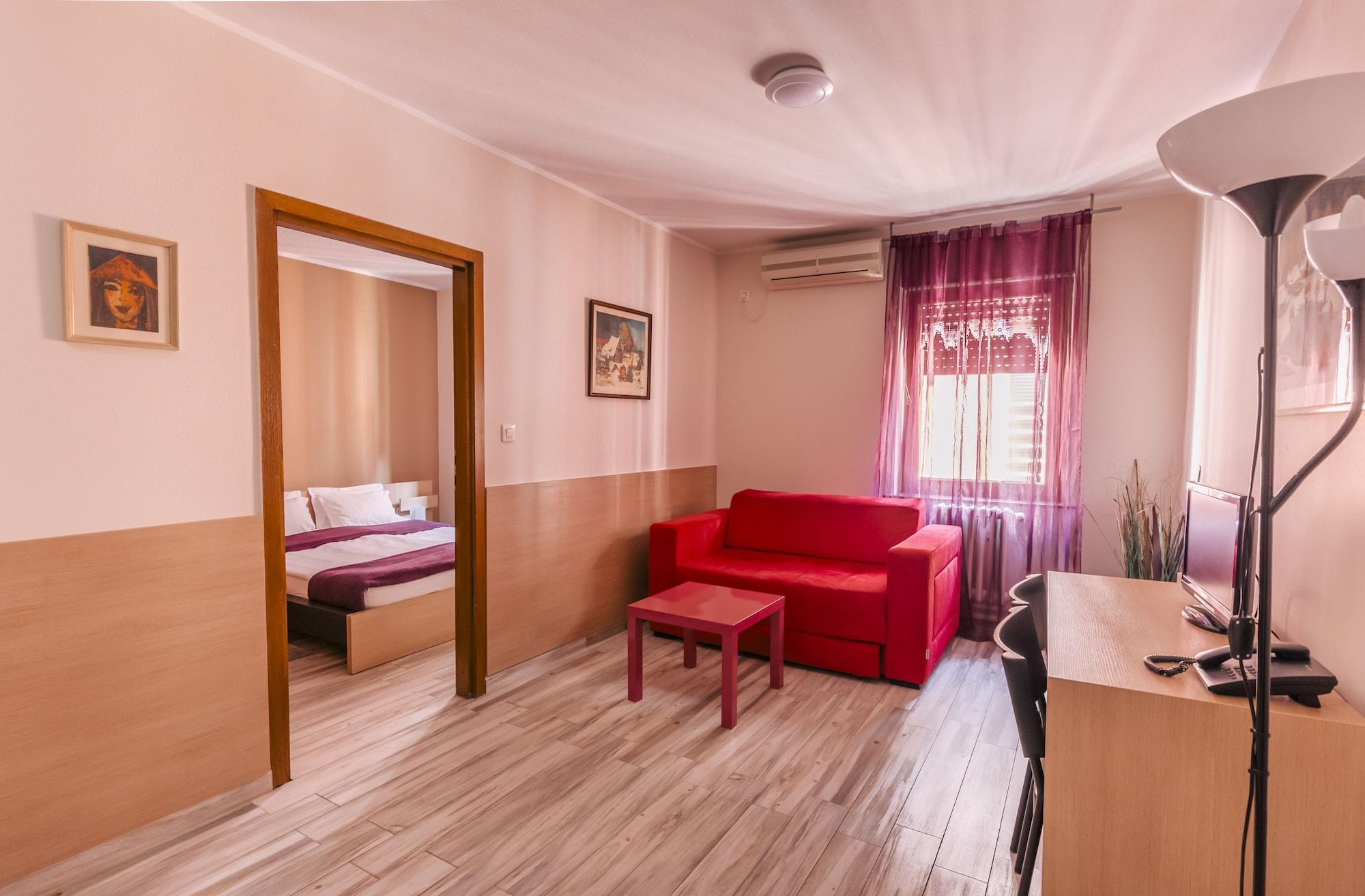 Veliki Garni Hotel Novi Sad Exterior foto